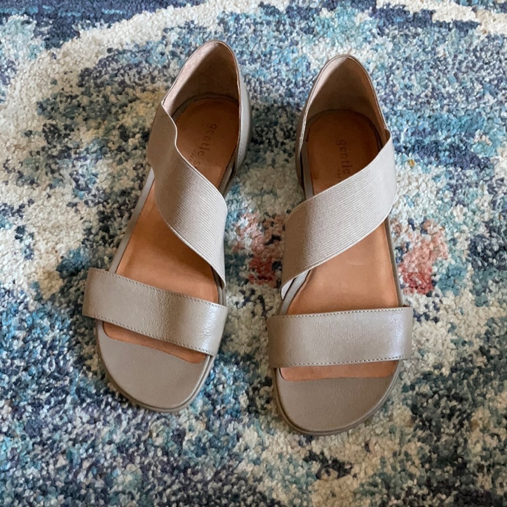 Gentle Souls by Kenneth Cole Brown Leather Strappy Slip on Flat Ora Sandals Sz 8